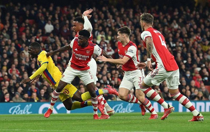 问鼎- 罗马对英超球队战绩 