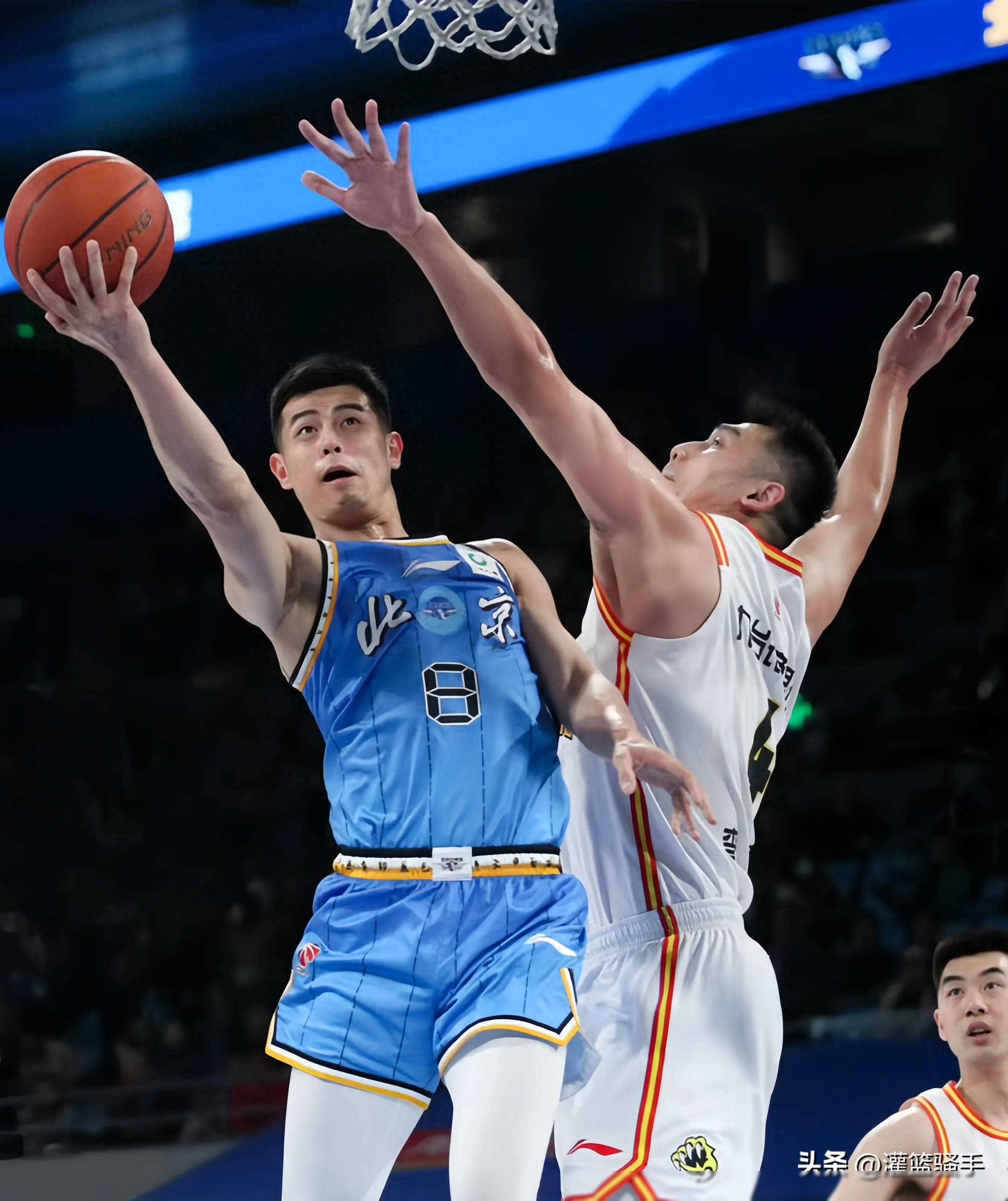 问鼎-CBA常规赛转会期再迎强敌，莫斯科中央陆军单刀错失，主帅态度：赛场秩序良好，赛程密集仍需轮换的简单介绍