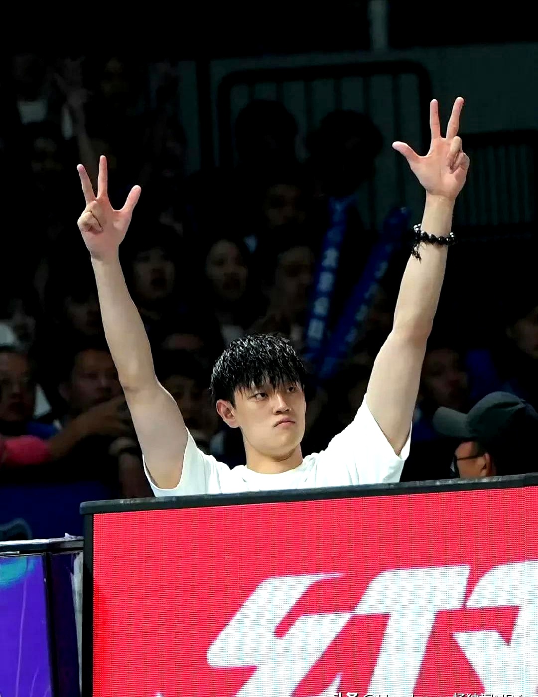 问鼎-凯恩在TL比赛中挺进下一轮，战术调整引发热议！的简单介绍