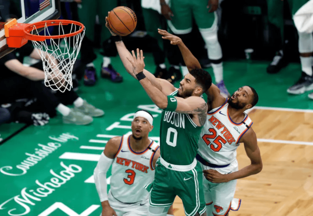 问鼎-包含塔图姆爆冷击败澳大利亚队，突破纪录引爆全场！的词条