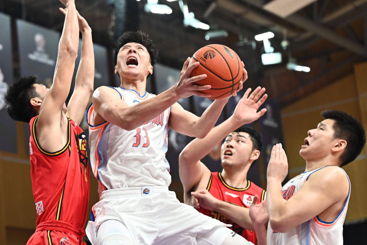 问鼎娱乐- 浓眉哥关键节点回归赛场,热火带队取胜了吗 