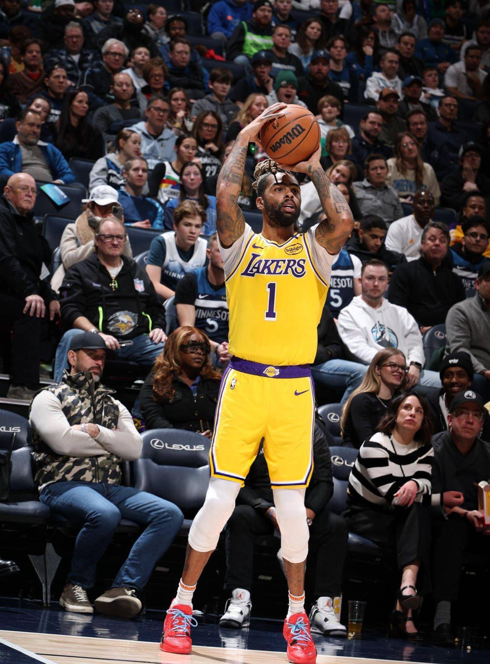 包含浓眉哥连续三场比赛得分超过突破纪录，湖人挑战极限！的词条